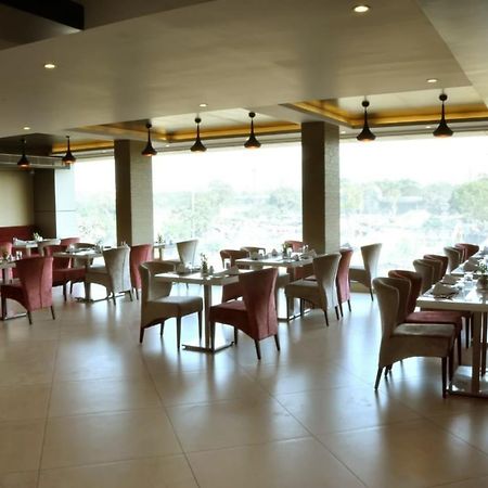 Kc Manor Hotel Jamshedpur Exterior photo