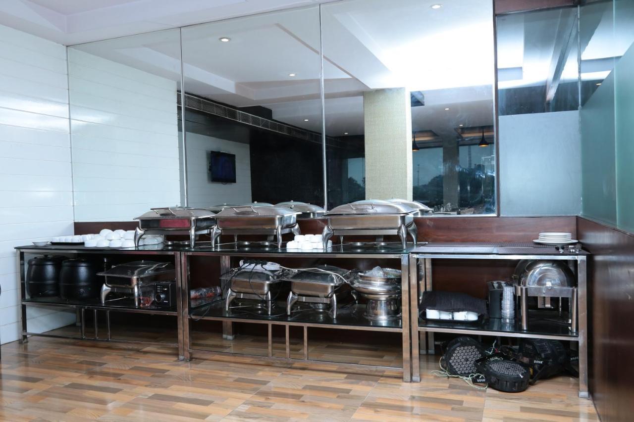 Kc Manor Hotel Jamshedpur Exterior photo
