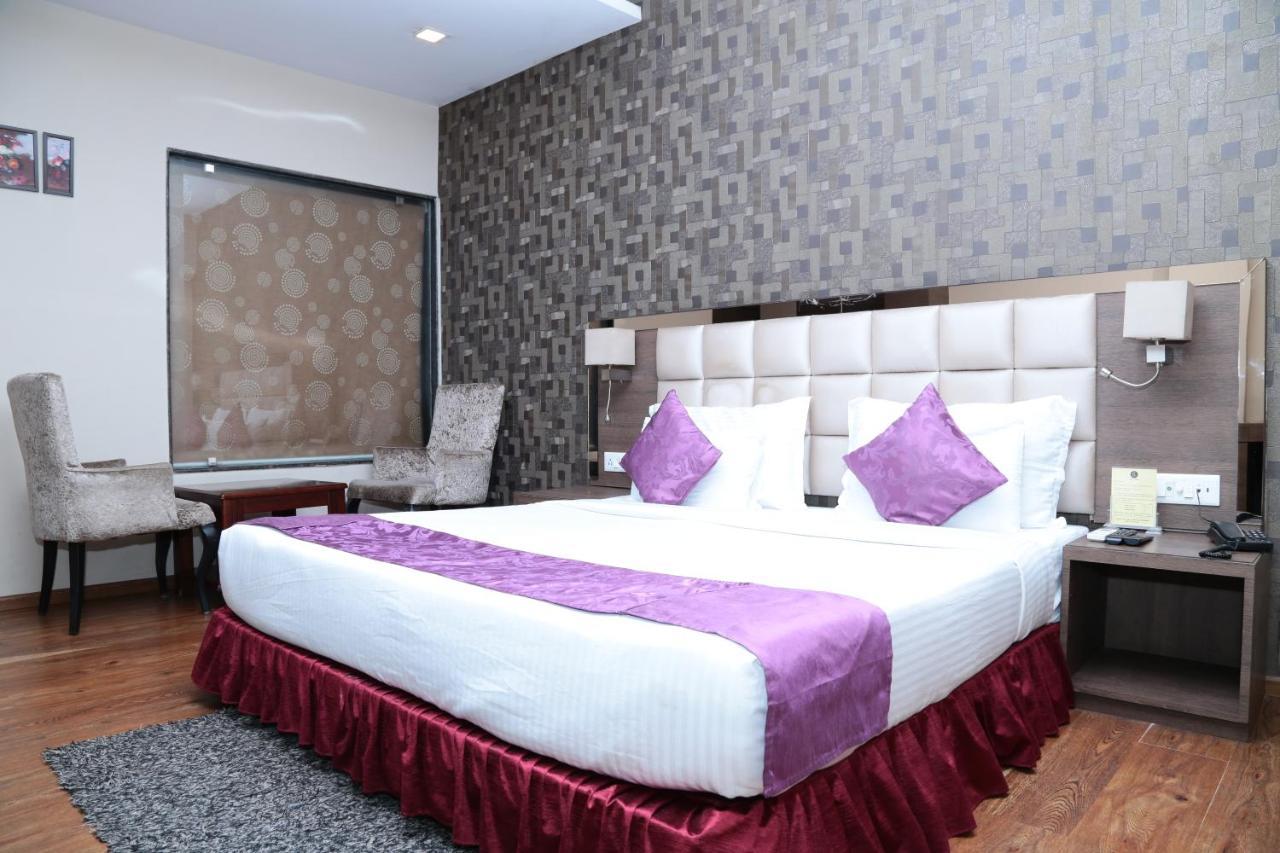 Kc Manor Hotel Jamshedpur Exterior photo