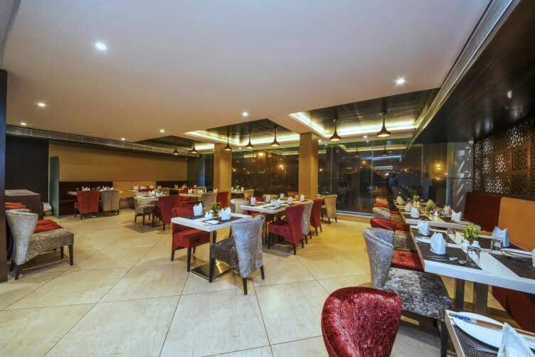 Kc Manor Hotel Jamshedpur Exterior photo
