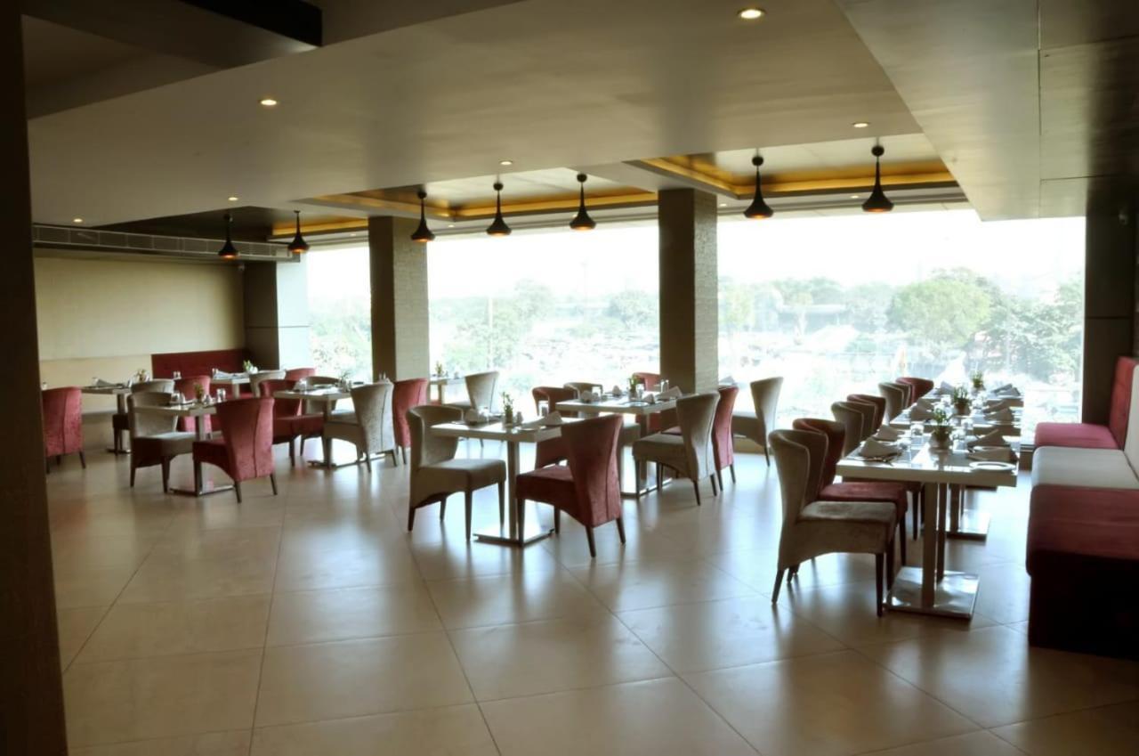 Kc Manor Hotel Jamshedpur Exterior photo