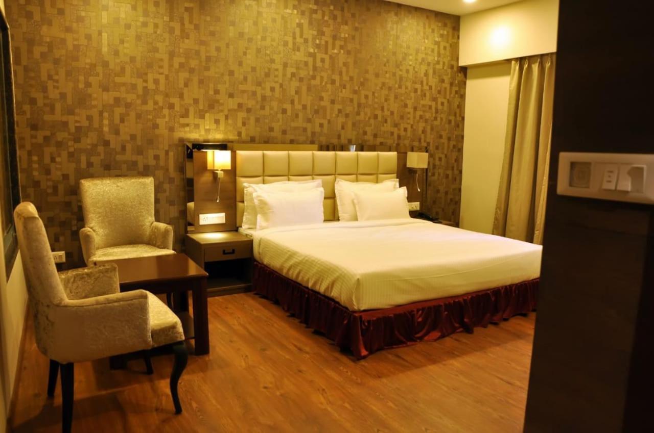 Kc Manor Hotel Jamshedpur Exterior photo